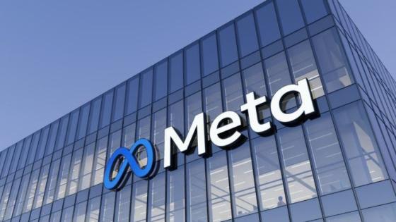 ميتا تعتزم إطلاق طرازين جديدين من نظارات “راي بان” الذكية لمستخدمي النظارات الطبية